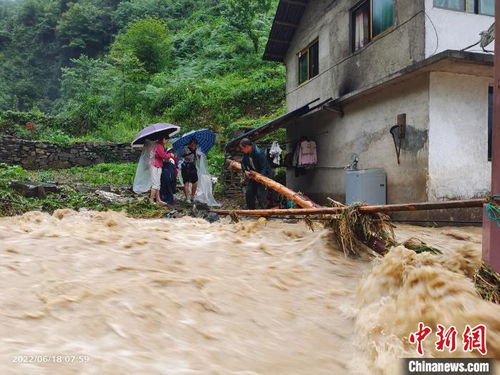 暴雨肆虐下的贵州黔东南，挑战与坚韧