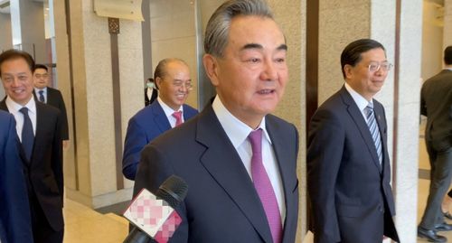 巴基斯坦防长笑容满面，继续选择中国装备